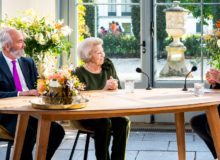 Prinses Beatrix spreekt met Jan Slagter ter gelegenheid van ons 65-jarig jubileum