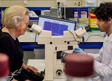 Prinses Beatrix leert over gentherapie in het Erasmus MC