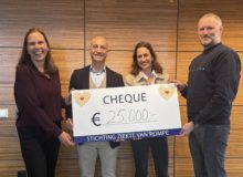 Spierfonds ontvangt cheque voor onderzoek naar spierziekten
