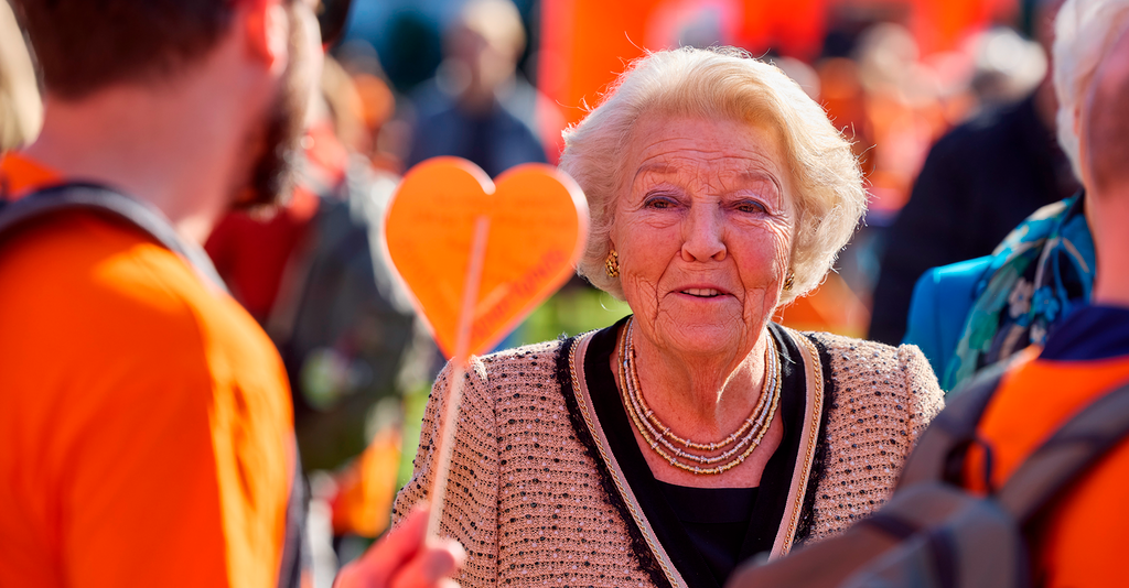 Prinses Beatrix op Oranjepad oranje hart