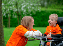 Carlijn loopt het Oranjepad voor haar zoontje Lev
