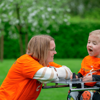 Carlijn loopt het Oranjepad voor haar zoontje Lev