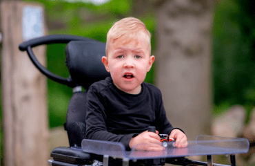 Lev spierziektepatiënt rolstoel