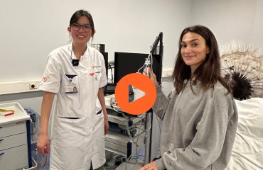 Banner klinische videoserie Laura en onderzoeker Nadia