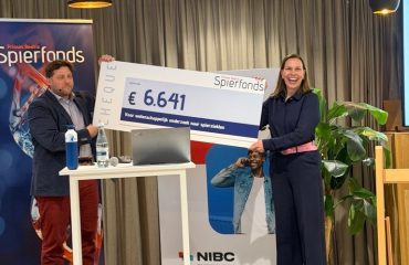 Opbrengst kunstveiling NIBC Spierfonds directeur Ellen en veilingmeester NIBC