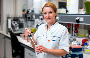 Onderzoeker Isis joosten laboratorium