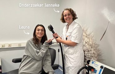 Laura en onderzoeker Janneke Spierfonds kliniek klinisch onderzoek Spierfonds (1)