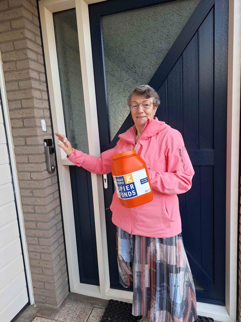 Anneke collectant Spierfonds de Lier
