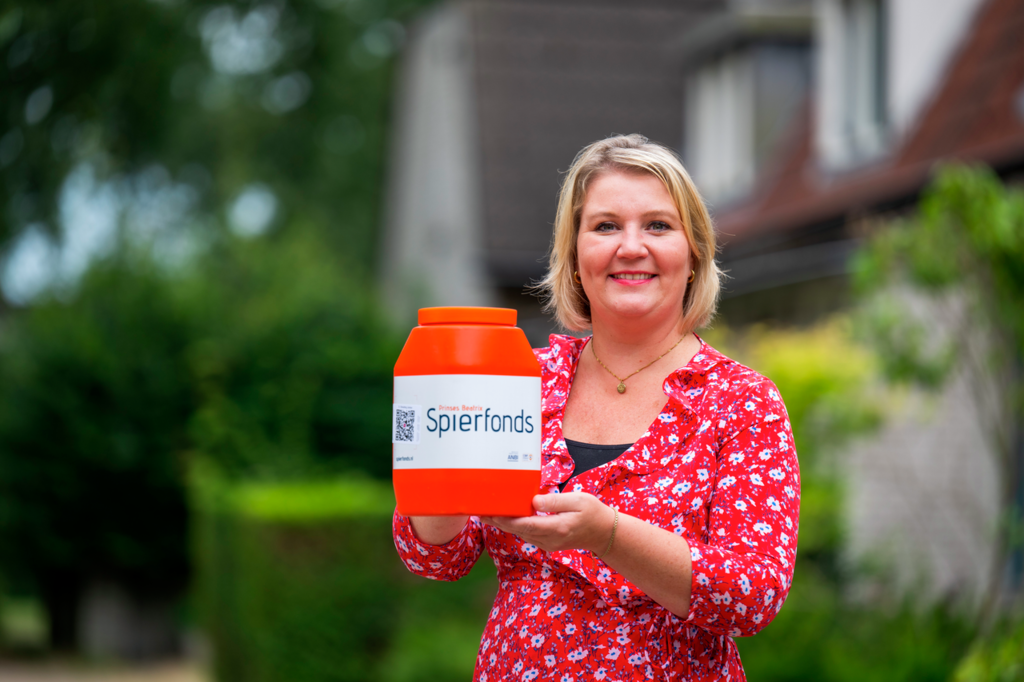 Spierziektepatiënt Johanna collecteert voor het Spierfonds